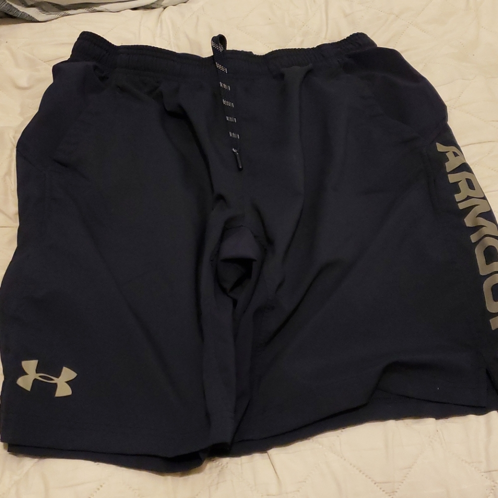 Under armour LG shorts